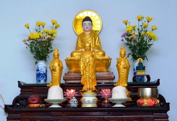 Thờ một vị Phật hoặc Bồ tát đến ngày vía cúng Phật Bồ tát khác có được không?