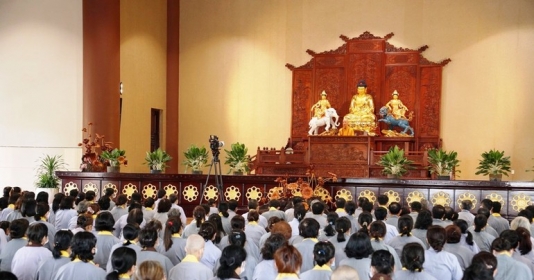 
Phật dạy thuyết Pháp cho người phải có đủ năm đức 
