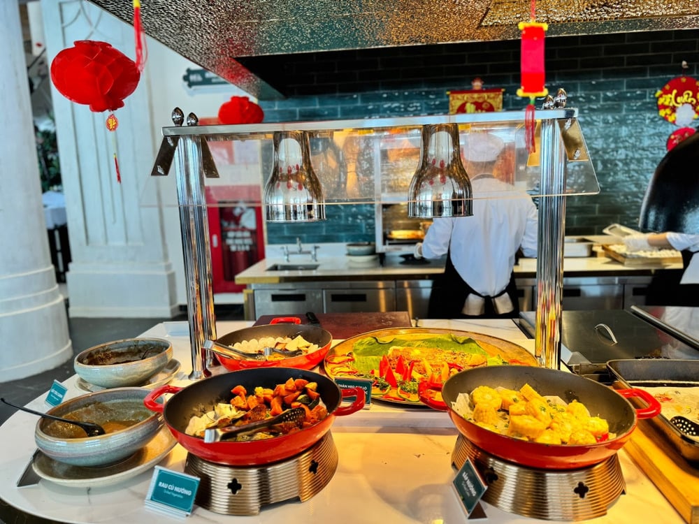 10 vé buffet tại nhà hàng Vân Sơn là một trong các quà tặng đặc biệt dành cho các vị khách may mắn. Ảnh: Sun World Ba Den Mountain