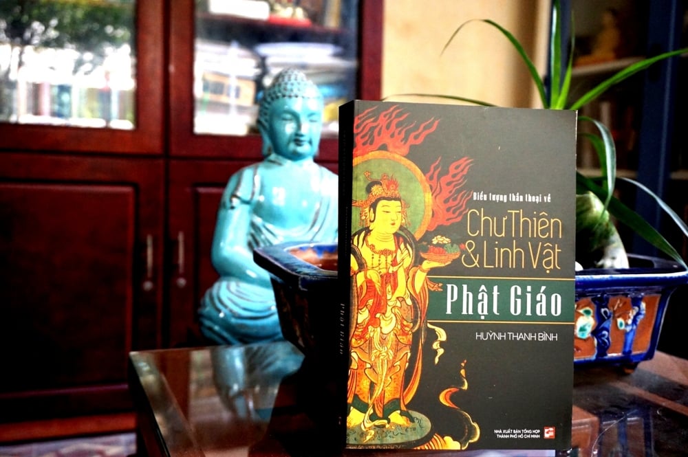 Bìa cuốn sách “Biểu tượng thần thoại về chư thiên & linh vật Phật giáo”