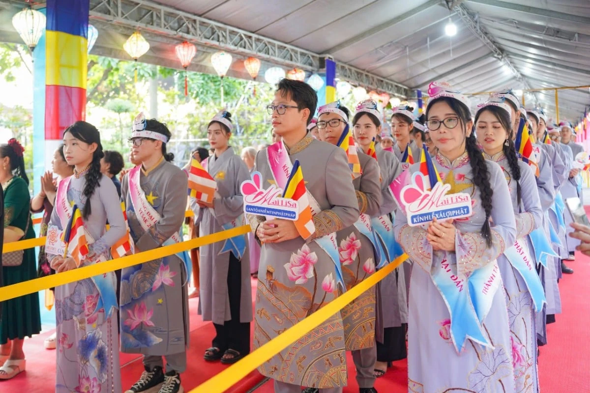 Hàng ngàn Phật tử đảnh lễ, chiêm bái Xá lợi Phật tại chùa Thanh Tâm - Phật Giáo Chư Sê Hàng ngàn Phật tử đảnh lễ, chiêm bái Xá lợi Phật tại chùa Thanh Tâm