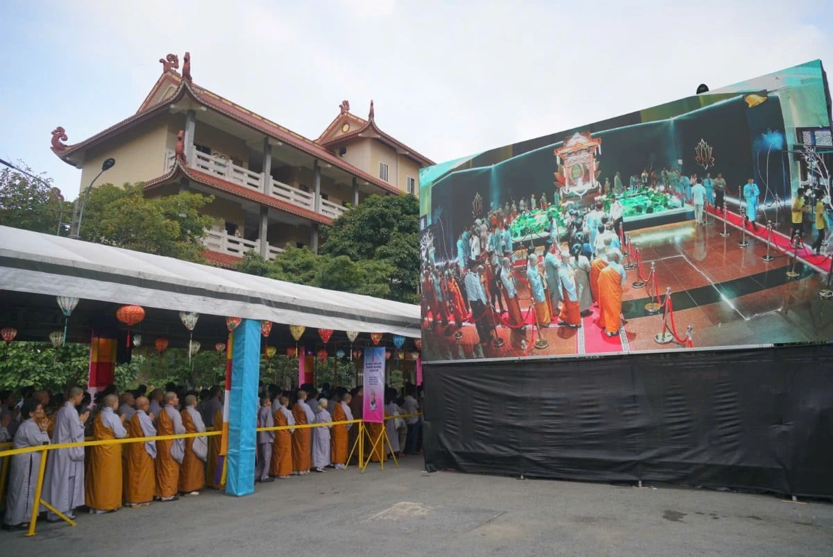 Hàng ngàn Phật tử đảnh lễ, chiêm bái Xá lợi Phật tại chùa Thanh Tâm - Phật Giáo Chư Sê Hàng ngàn Phật tử đảnh lễ, chiêm bái Xá lợi Phật tại chùa Thanh Tâm
