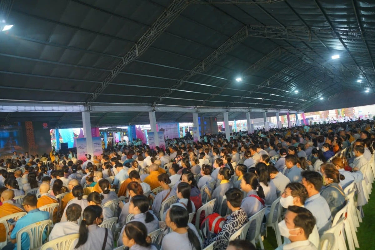 Hàng ngàn Phật tử đảnh lễ, chiêm bái Xá lợi Phật tại chùa Thanh Tâm - Phật Giáo Chư Sê Hàng ngàn Phật tử đảnh lễ, chiêm bái Xá lợi Phật tại chùa Thanh Tâm