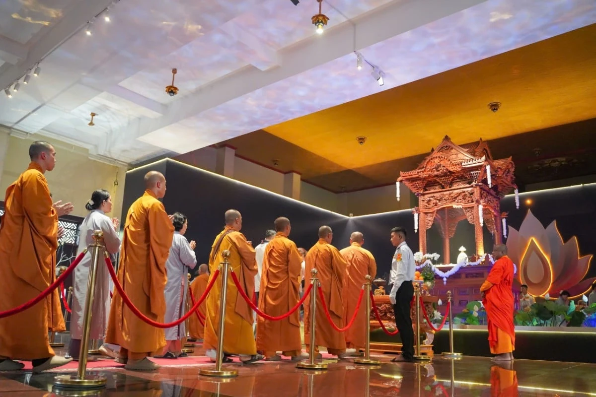 Hàng ngàn Phật tử đảnh lễ, chiêm bái Xá lợi Phật tại chùa Thanh Tâm - Phật Giáo Chư Sê Hàng ngàn Phật tử đảnh lễ, chiêm bái Xá lợi Phật tại chùa Thanh Tâm